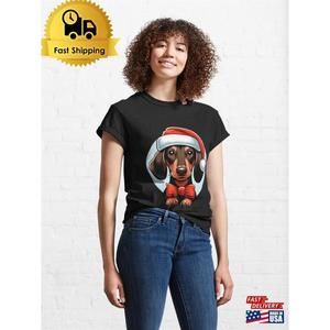 Adorable Dachshund In Santas Signature Classic T-Shirt Unisex